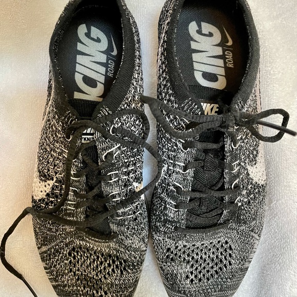 Nike Flyknit Racer Oreo - Picture 2 of 6